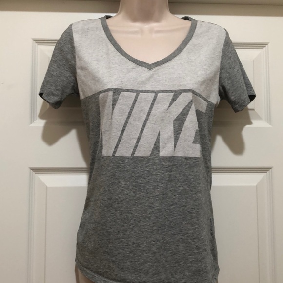 Like New Nike Dri-Fit Tee Size S - Picture 1 of 5